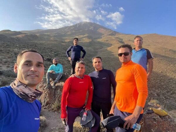 صعود ورزشکاران کوهنورد مه‌ولات به قله ۵۶۷۱ متری « دماوند »